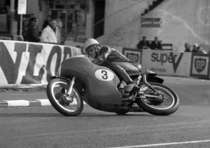 Framed Print : Oops! John Findlay (Norton) 1966 Senior Manx Grand Prix