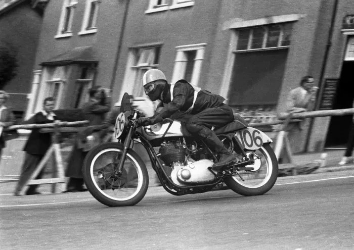 Framed Print : P E Whillier (BSA) 1955 Senior Manx Grand Prix Framed Print : P E Whillier (BSA) 1955 Senior Manx Grand Prix