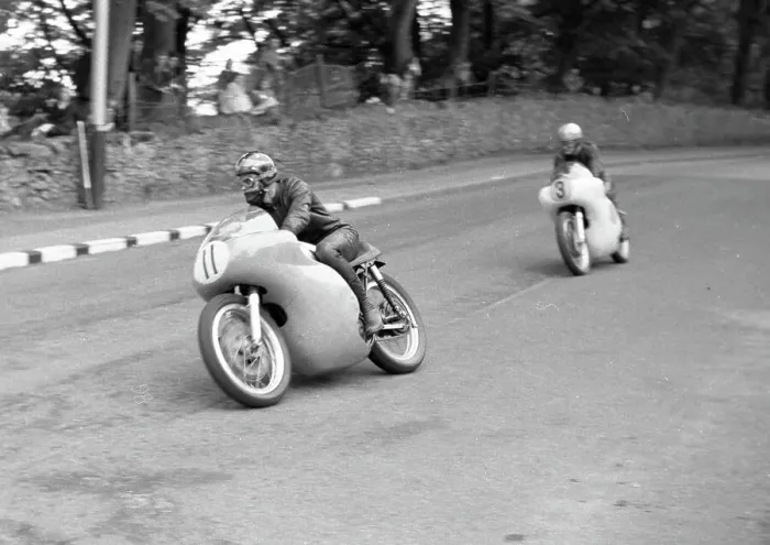 Framed Print : Paddy Driver Norton) Mike Hailwood Norton 1961 Senior TT Framed Print : Paddy Driver Norton) Mike Hailwood Norton 1961 Senior TT
