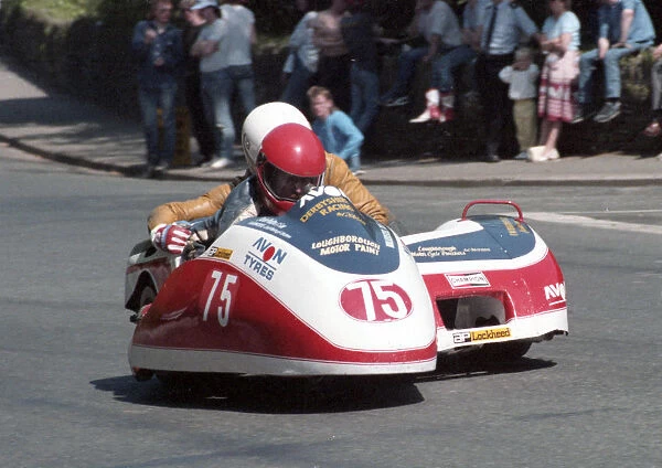 Pat Gallagher & Alan Blackhurst (Derbyshire Yamaha) 1985 Sidecar TT