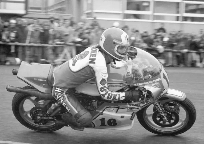 Framed Print : Pat Hennen (Suzuki) 1977 Senior TT Framed Print : Pat Hennen (Suzuki) 1977 Senior TT