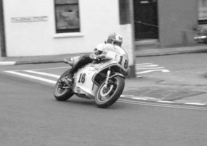 Framed Print : Pat Hennen (Suzuki) 1977 Senior TT Framed Print : Pat Hennen (Suzuki) 1977 Senior TT