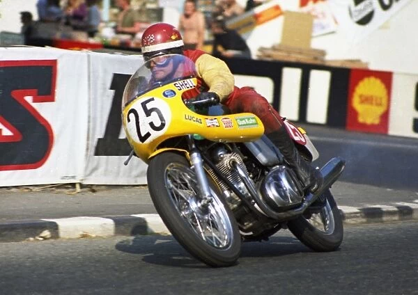 Pat Mahoney (Norton) 1970 Production 750 TT