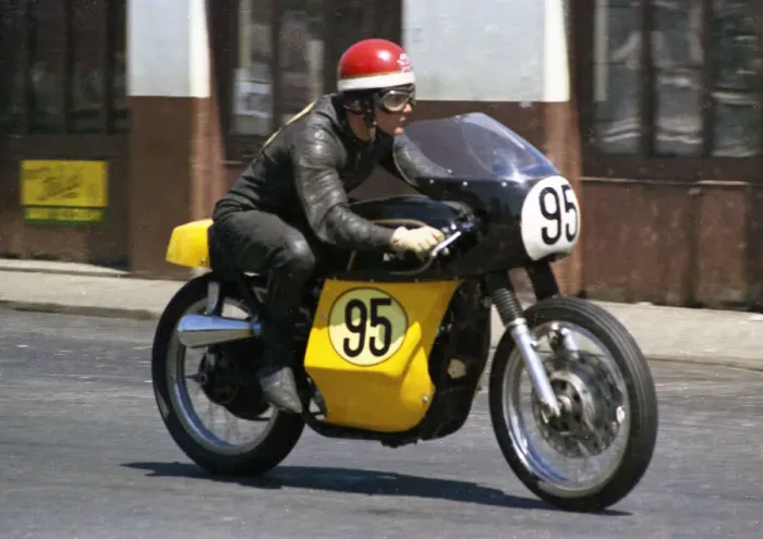 Framed Print : Pat Mahoney (Oakley Matchless) 1968 Senior TT