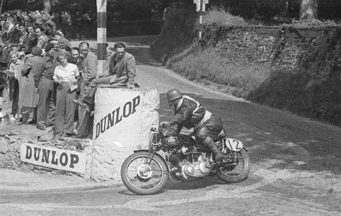 Framed Print : Pat Wilson (Vincent) 1949 1000cc Clubman TT