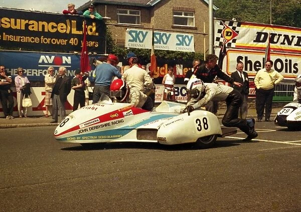Patrick Kelly & Liam Kelly (Yamaha) 1987 Sidecar TT