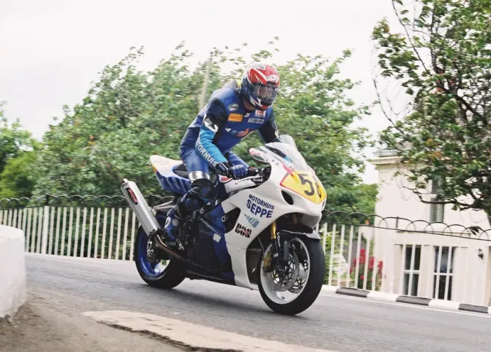 Framed Print : Patrick van Gils (Suzuki) 2004 Senior TT Framed Print : Patrick van Gils (Suzuki) 2004 Senior TT