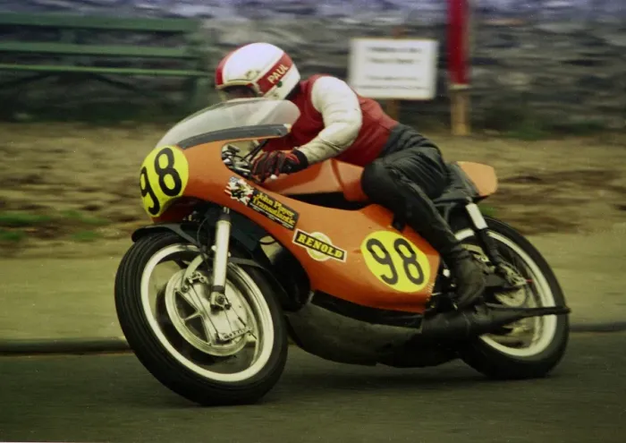 Framed Print : Paul Armson (Yamaha) 1976 Senior Manx Grand Prix Framed Print : Paul Armson (Yamaha) 1976 Senior Manx Grand Prix