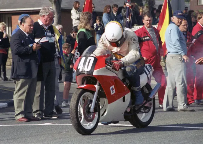 Framed Print : Paul Catterall (Suzuki) 1990 Lightweight 400 TT