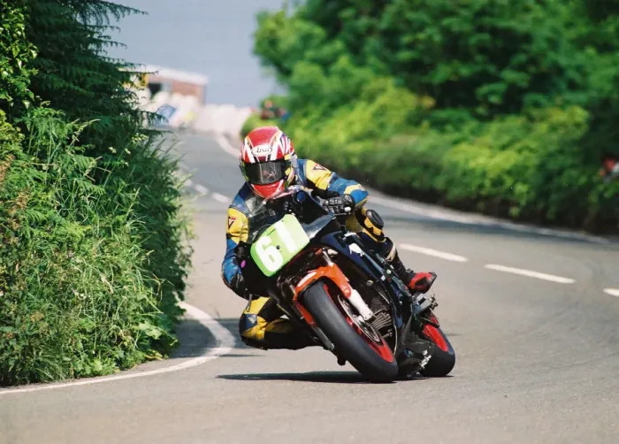 Framed Print : Paul Dobbs (Kawasaki) 2004 Lightweight 400 TT