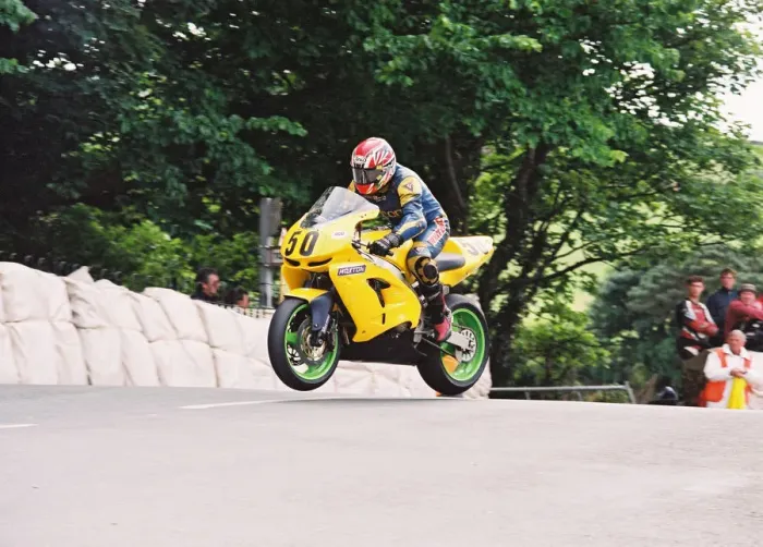 Framed Print : Paul Dobbs (Kawasaki) 2004 Senior TT Framed Print : Paul Dobbs (Kawasaki) 2004 Senior TT