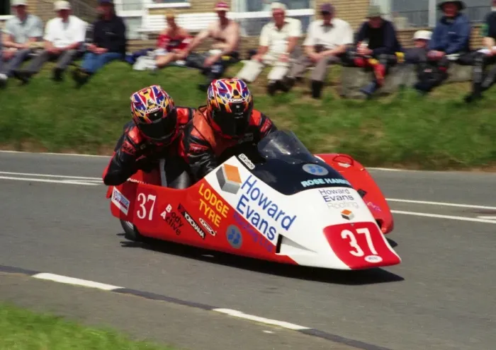 Framed Print : Paul Elliott & Julie Hanks-Elliott (Ireson Yamaha) 2002 Sidecar TT Framed Print : Paul Elliott & Julie Hanks-Elliott (Ireson Yamaha) 2002 Sidecar TT