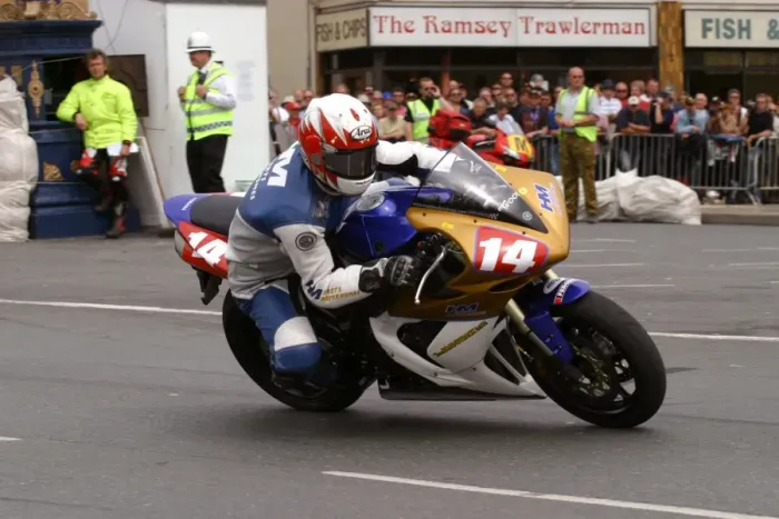 Framed Print : Paul Hunt (Suzuki) 2004 Production 1000 TT