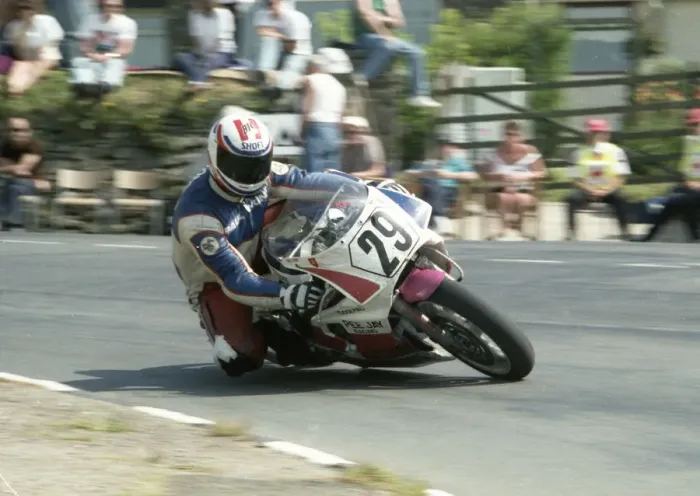 Framed Print : Paul Hunt (Yamaha) 1992 Senior TT Framed Print : Paul Hunt (Yamaha) 1992 Senior TT