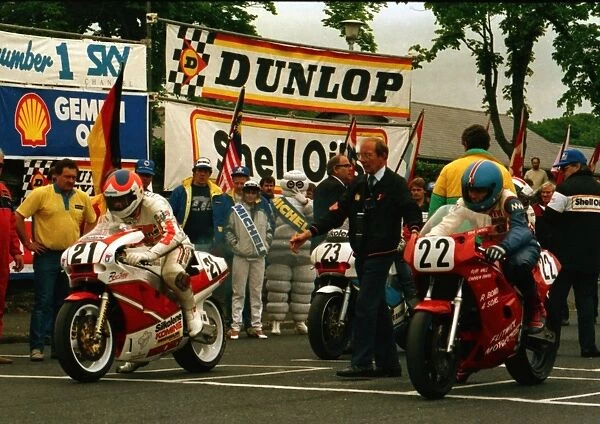 Paul Iddon (Bimota Yamaha) and Steve Linsdell (Yamaha) 1988 Formula One TT
