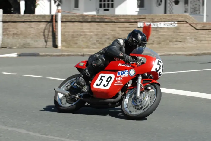 Framed Print : Paul Johnson (Suzuki) 2010 Lightweight Classic TT