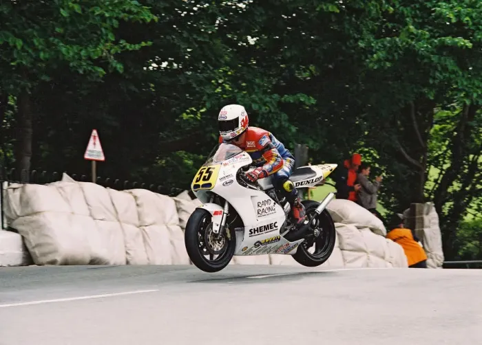 Framed Print : Paul Owen (Honda) 2004 Senior TT Framed Print : Paul Owen (Honda) 2004 Senior TT