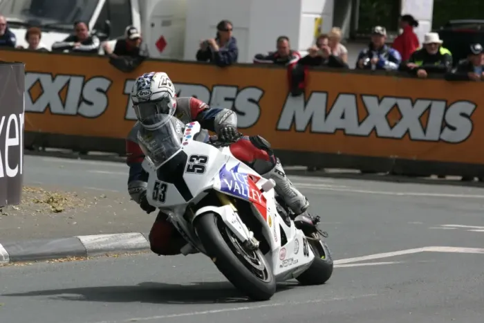 Framed Print : Paul Shoesmith (BMW) 2010 Senior TT Framed Print : Paul Shoesmith (BMW) 2010 Senior TT
