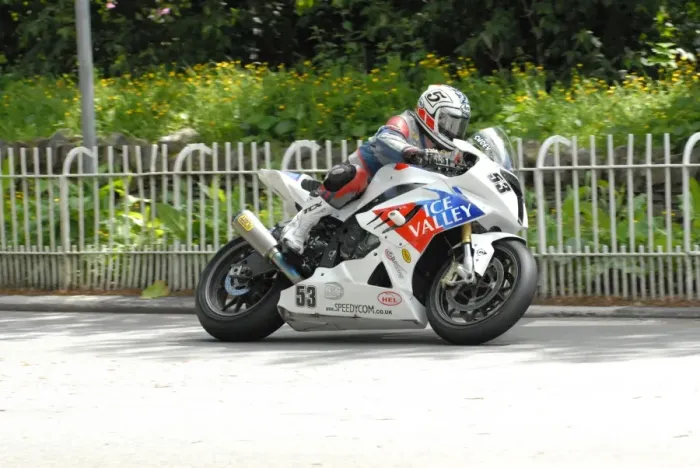 Framed Print : Paul Shoesmith (BMW) 2010 Senior TT Framed Print : Paul Shoesmith (BMW) 2010 Senior TT