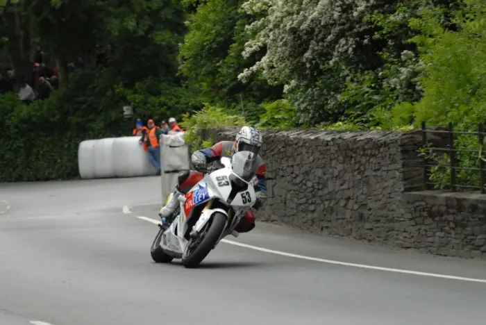 Framed Print : Paul Shoesmith (BMW) 2010 Senior TT Framed Print : Paul Shoesmith (BMW) 2010 Senior TT