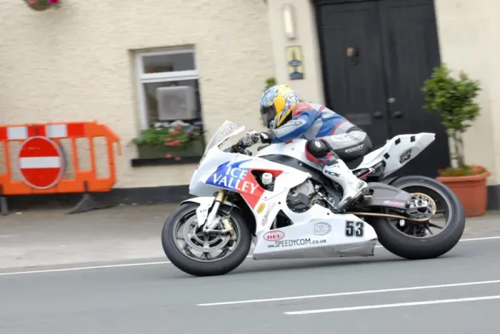 Framed Print : Paul Shoesmith (BMW) 2010 Superbike TT Framed Print : Paul Shoesmith (BMW) 2010 Superbike TT