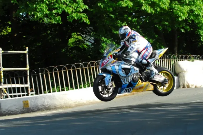 Framed Print : Paul Shoesmith (BMW) 2012 Superstock TT