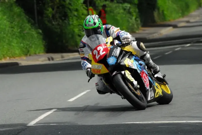 Framed Print : Paul Shoesmith (BMW) 2013 Superstock TT