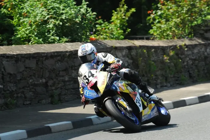 Framed Print : Paul Shoesmith (BMW) 2014 Superbike TT Framed Print : Paul Shoesmith (BMW) 2014 Superbike TT