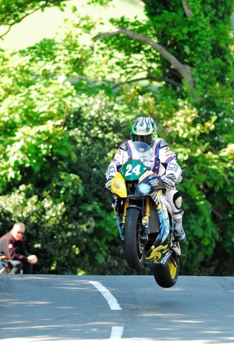 Framed Print : Paul Shoesmith (Kawasaki) 2013 Lightweight TT Framed Print : Paul Shoesmith (Kawasaki) 2013 Lightweight TT