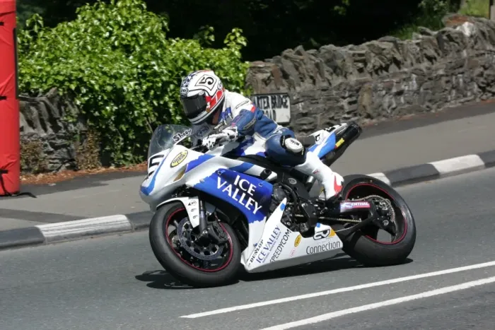 Framed Print : Paul Shoesmith (Yamaha) 2008 Senior TT Framed Print : Paul Shoesmith (Yamaha) 2008 Senior TT