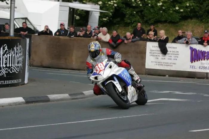 Framed Print : Paul Shoesmith (Yamaha) 2009 Superstock TT Framed Print : Paul Shoesmith (Yamaha) 2009 Superstock TT