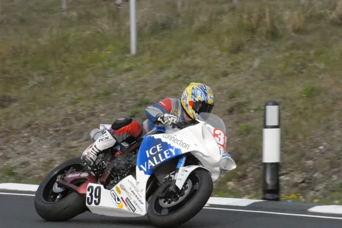 Framed Print : Paul Shoesmith (Yamaha) 2009 Superstock TT Framed Print : Paul Shoesmith (Yamaha) 2009 Superstock TT