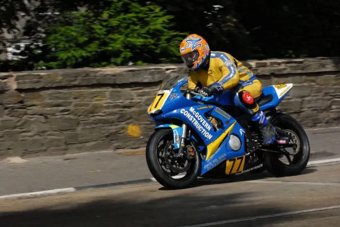 Framed Print : Paul Smyth (Yamaha) 2009 Senior Manx Grand Prix