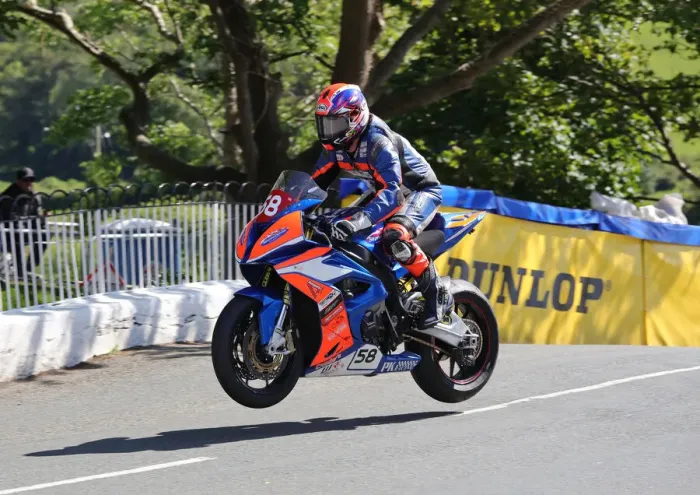Framed Print : Paul Williams (BMW) on Ballaugh Bridge 2019 Superstock TT Framed Print : Paul Williams (BMW) on Ballaugh Bridge 2019 Superstock TT