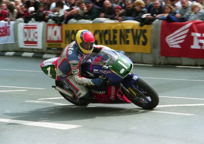 Framed Print : Paul Williams (Honda) 2000 Lightweight TT Framed Print : Paul Williams (Honda) 2000 Lightweight TT