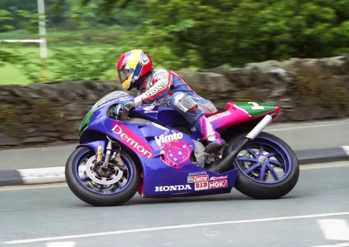 Framed Print : Paul Williams (Honda) 2000 Lightweight TT