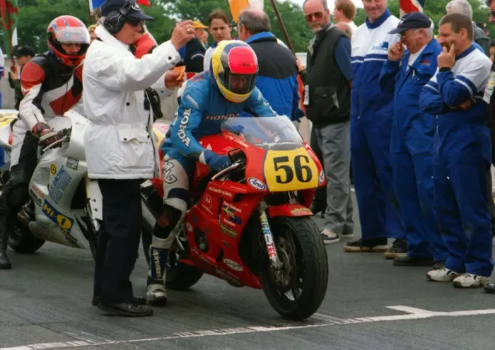 Framed Print : Paul Williams (Shand Honda) 1999 Senior TT Framed Print : Paul Williams (Shand Honda) 1999 Senior TT