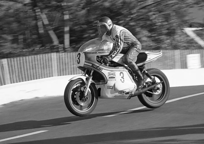 Framed Print : Percy Tait (Suzuki) 1976 Classic TT Framed Print : Percy Tait (Suzuki) 1976 Classic TT