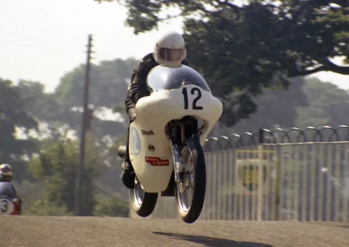 Framed Print : Pete Elmore (Norton) 1971 Junior Manx Grand Prix Framed Print : Pete Elmore (Norton) 1971 Junior Manx Grand Prix