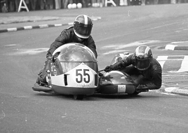 Pete Hardcastle Roger Osborne PJH Weslake 1975 1000 Sidecar TT