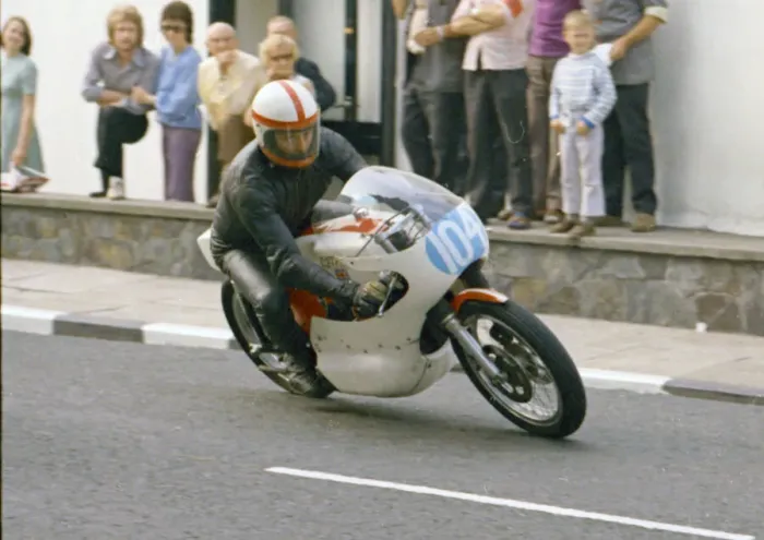 Framed Print : Pete Lovatt (Yamaha) 1975 Junior Manx Grand Prix Framed Print : Pete Lovatt (Yamaha) 1975 Junior Manx Grand Prix
