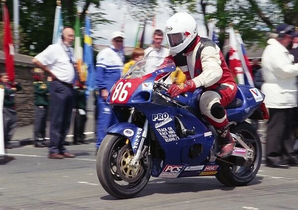 Pete Lovell (Suzuki) 2002 Production 1000 TT