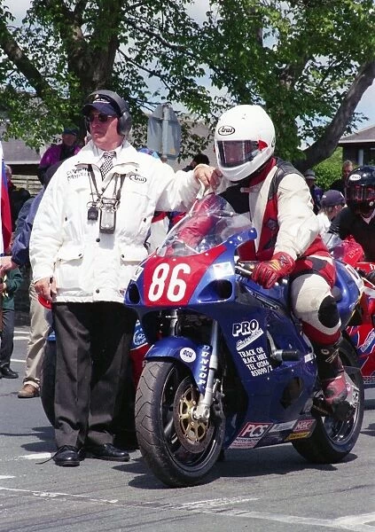 Pete Lovell (Suzuki) 2002 Production 1000 TT