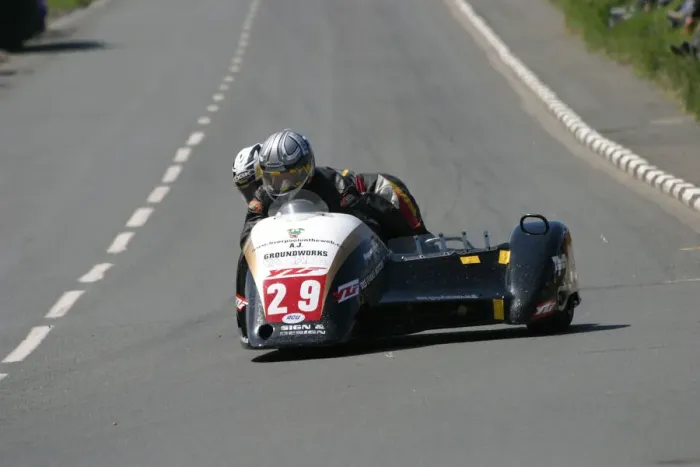 Framed Print : Pete Nutall & Kevin Morgan (Ireson Yamaha) 2005 Sidecar TT Framed Print : Pete Nutall & Kevin Morgan (Ireson Yamaha) 2005 Sidecar TT