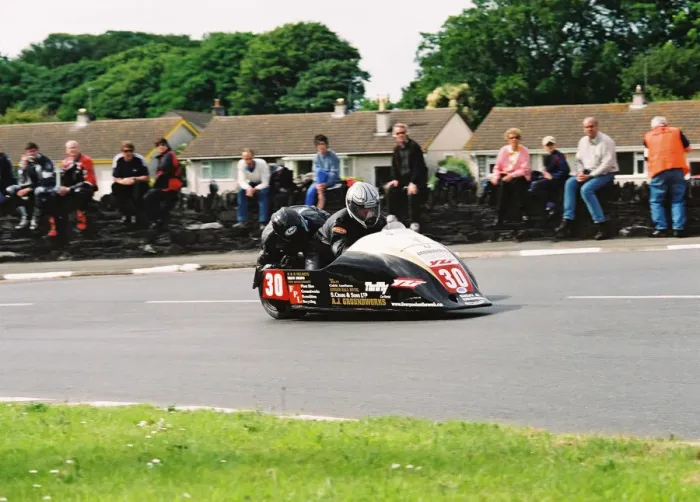 Framed Print : Pete Nuttall & Geoff Smale (Yamaha Ireson) 2004 Sidecar TT Framed Print : Pete Nuttall & Geoff Smale (Yamaha Ireson) 2004 Sidecar TT