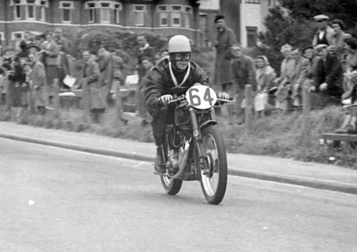 Framed Print : Peter Bagshaw (Matchless) 1950 Junior Clubman TT Framed Print : Peter Bagshaw (Matchless) 1950 Junior Clubman TT