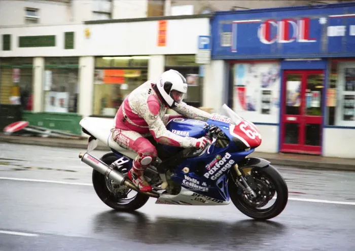 Framed Print : Peter Barnett (Paxford Yamaha) 2000 Production TT