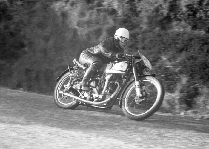 Framed Print : Peter Beaney (Norton) 1952 Junior Clubman TT Framed Print : Peter Beaney (Norton) 1952 Junior Clubman TT