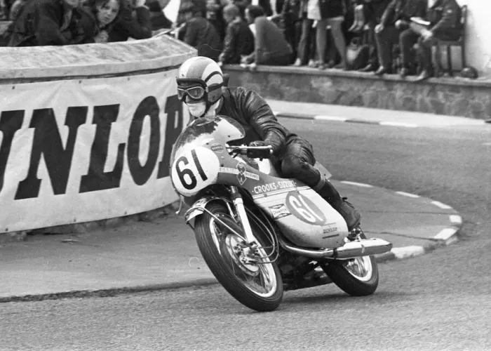 Framed Print : Peter Berwick (Crooks Suzuki) 1971 Lightweight Production TT Framed Print : Peter Berwick (Crooks Suzuki) 1971 Lightweight Production TT