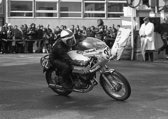 Framed Print : Peter Courtney (Benelli) 1974 Lightweight TT Framed Print : Peter Courtney (Benelli) 1974 Lightweight TT